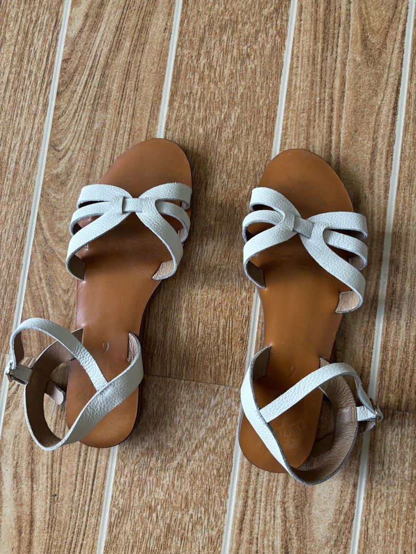 Renegade Folk Set Free Sandals size 9 (Category: Flats & Sandals) located in Legazpi City. Submitted by ei.mmm (Listing ID 1464149780, Image 2). Description: slightly used 24-25 cm shipping c/o buyer still in super nice condition .