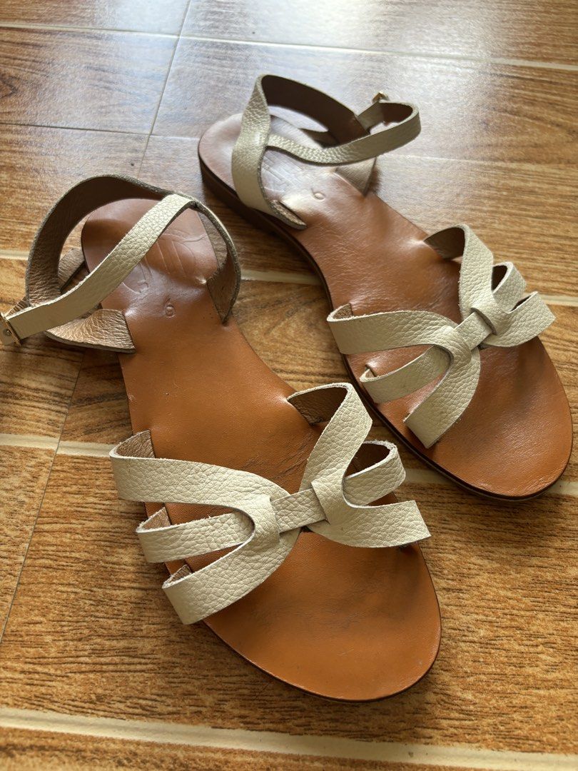 Renegade Folk Set Free Sandals size 9 (Category: Flats & Sandals) located in Legazpi City. Submitted by ei.mmm (Listing ID 1464149780, Image 3). Description: slightly used 24-25 cm shipping c/o buyer still in super nice condition .