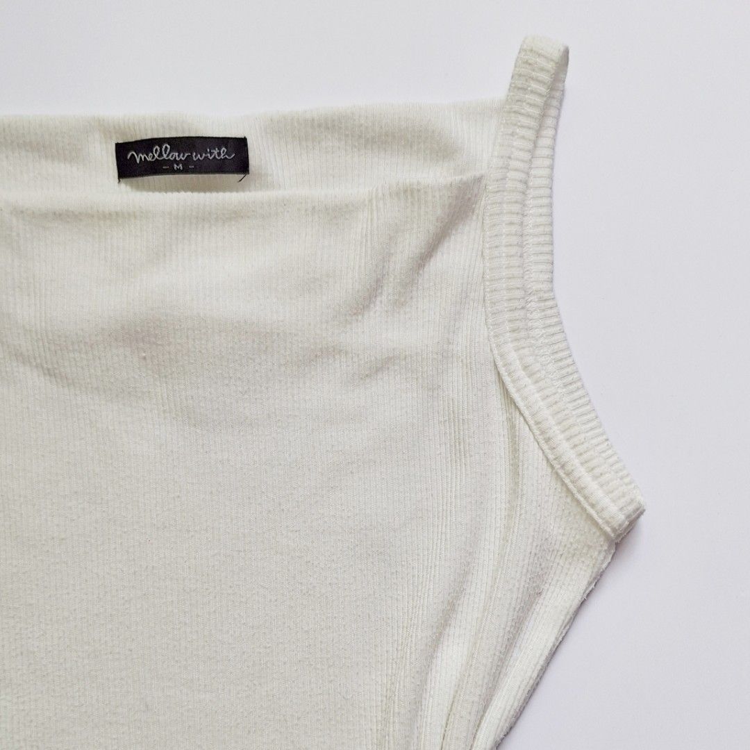 Ribbed Square Neck Tank Top (Category: Sleeveless) located in Tarlac. Submitted by brownbasket (Listing ID 1464239102, Image 2). Description: Size: S-M Price + Sf MOP: Gcash | MariBank MOD: J&T.