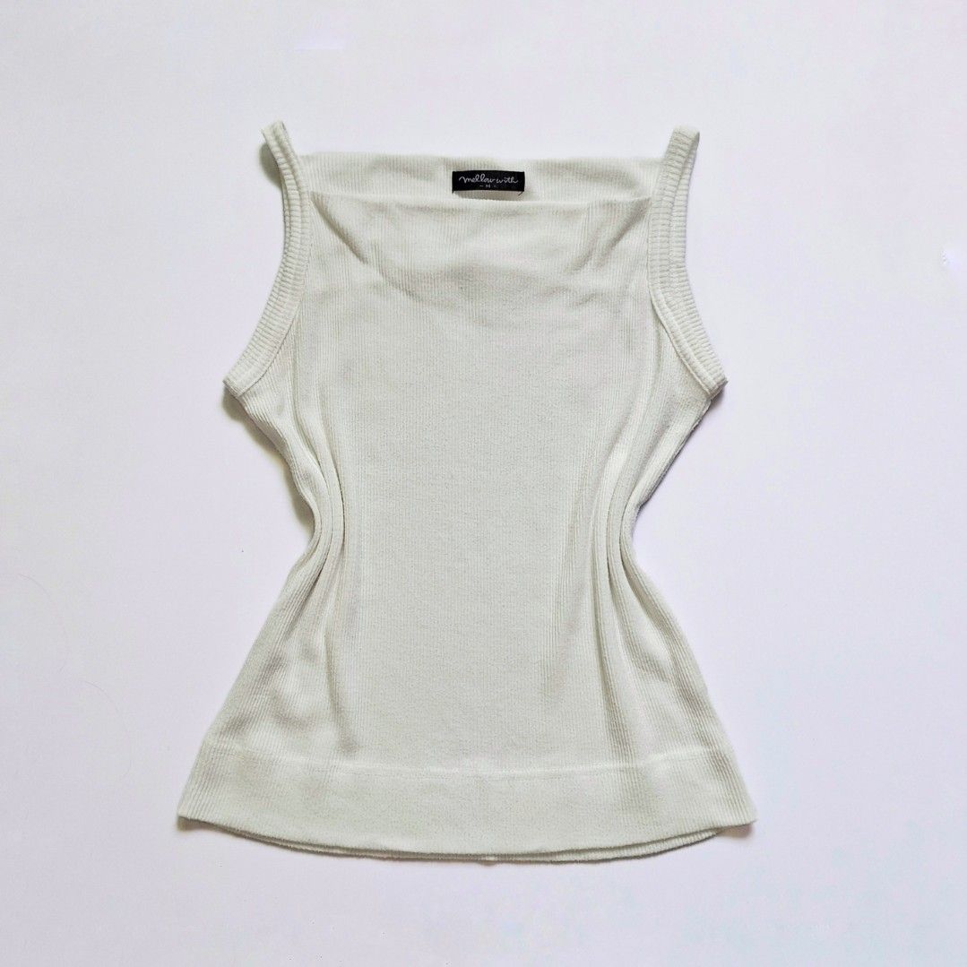 Ribbed Square Neck Tank Top (Category: Sleeveless) located in Tarlac. Submitted by brownbasket (Listing ID 1464239102, Image 1). Description: Size: S-M Price + Sf MOP: Gcash | MariBank MOD: J&T.