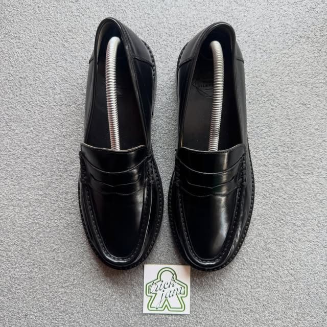 ROMANTIC MOVE CHUNKY PENNY LOAFERS BLACK (Category: Casual Shoes) located in Cagayan de Oro. Submitted by huntbytrickjam.v2 (Listing ID 1464284208, Image 2). Description: R-MANTIC M-VE CHUNKY PENNY LOAFERS BLACK US 7.5 / EURO 40.5 / CM 25.5 EXCELLENT Pair Only Fixed Drags M - 1599.