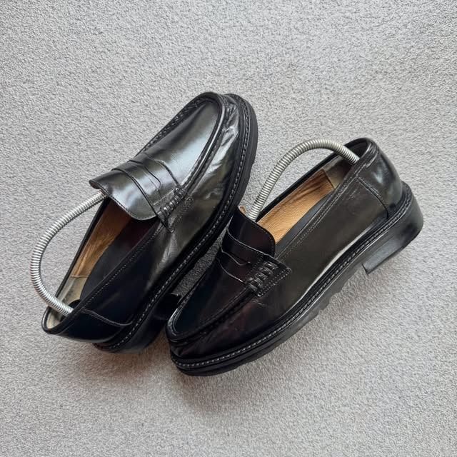 ROMANTIC MOVE CHUNKY PENNY LOAFERS BLACK (Category: Casual Shoes) located in Cagayan de Oro. Submitted by huntbytrickjam.v2 (Listing ID 1464284208, Image 1). Description: R-MANTIC M-VE CHUNKY PENNY LOAFERS BLACK US 7.5 / EURO 40.5 / CM 25.5 EXCELLENT Pair Only Fixed Drags M - 1599.