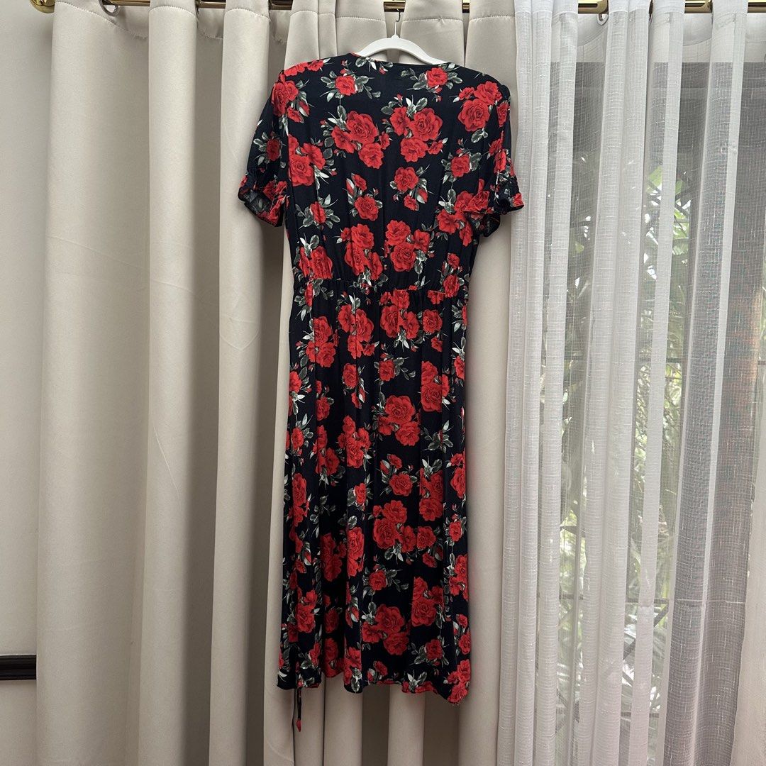 Rose Floral Print Dress (Category: Dresses) located in Cainta. Submitted by tooonico (Listing ID 1464221471, Image 3). Description: RFS: Not my size anymore MOP: GCash/Maya/Maribank/UB.