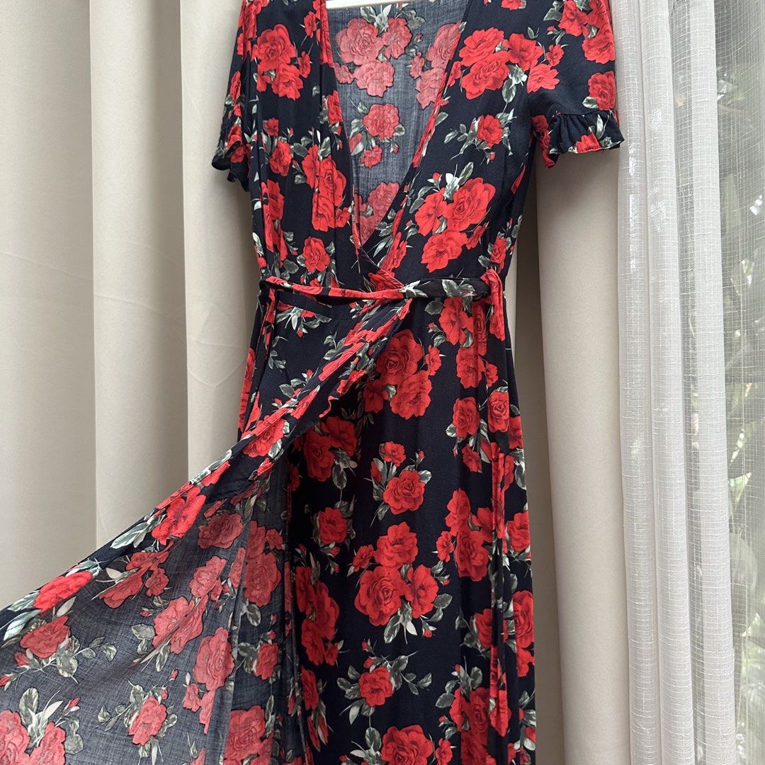 Rose Floral Print Dress (Category: Dresses) located in Cainta. Submitted by tooonico (Listing ID 1464221471, Image 2). Description: RFS: Not my size anymore MOP: GCash/Maya/Maribank/UB.