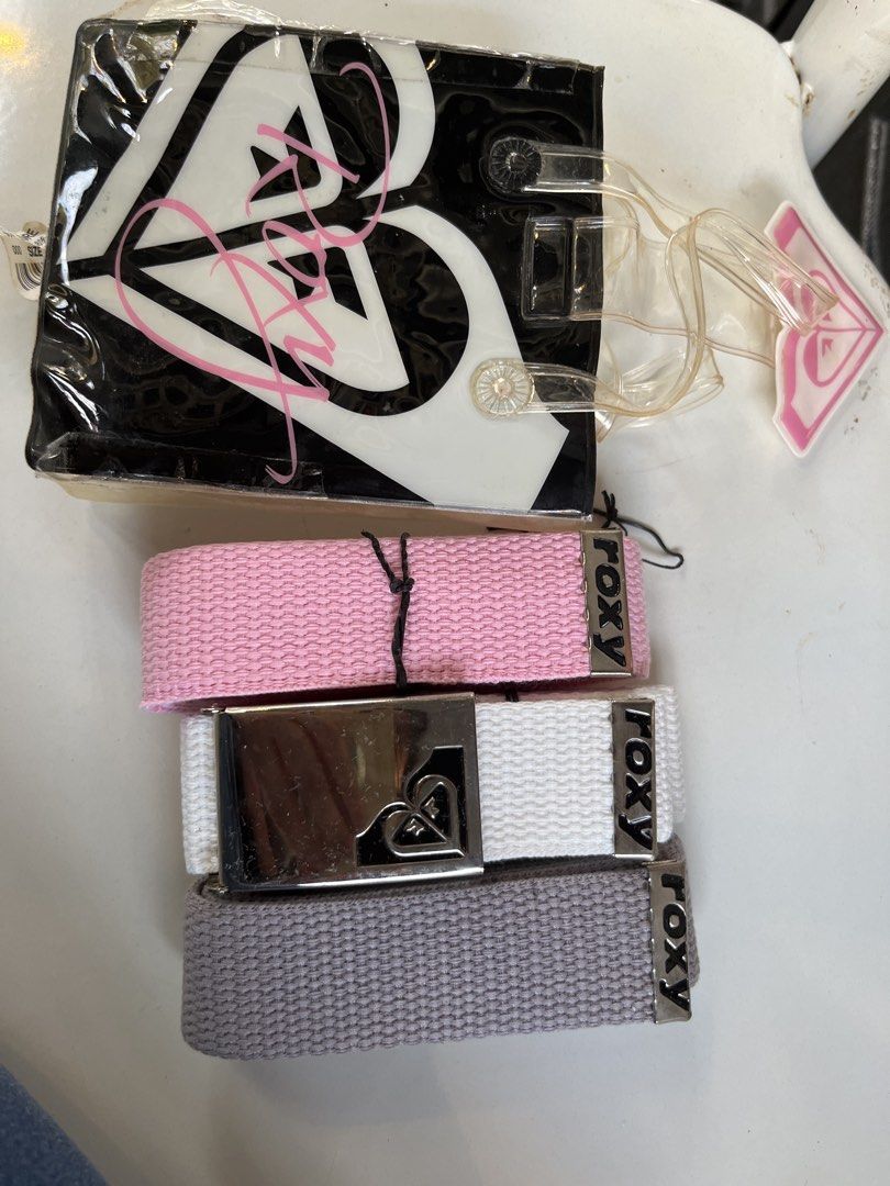 Roxy （分類：腰帶）位於 Hong Kong。 由 dawn_jenny 提交（商品編號 1464104017，圖片 10）。簡介： Roxy腰帶$130 Roxy電話繩$80 Roxy腰帶（1 set 3條）$180。