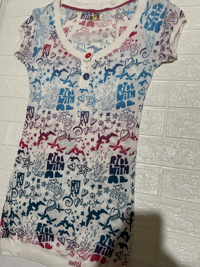 ROXY Mini Dress Waffle Knit Henley Graphic (Category: Dresses) located in Marilao. Submitted by clear_out_closet (Listing ID 1464293067, Image 3). Description: Item Details: 👇 • Brand: ROXY • Color: White with Multicolor Doodle Graphic Print • Official Product Name: GEELA • Material: 100% Cotton • Sizing: Tagged L/g (165/99) (Fits Women’s Small to Medium / Refer to flat measurements) • Condition Note: Excellent pre-loved condition with clean waf
