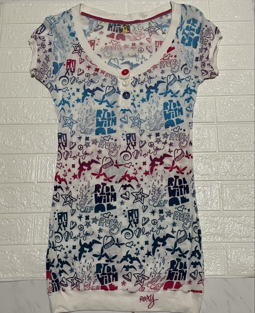 ROXY Mini Dress Waffle Knit Henley Graphic (Category: Dresses) located in Marilao. Submitted by clear_out_closet (Listing ID 1464293067, Image 1). Description: Item Details: 👇 • Brand: ROXY • Color: White with Multicolor Doodle Graphic Print • Official Product Name: GEELA • Material: 100% Cotton • Sizing: Tagged L/g (165/99) (Fits Women’s Small to Medium / Refer to flat measurements) • Condition Note: Excellent pre-loved condition with clean waf