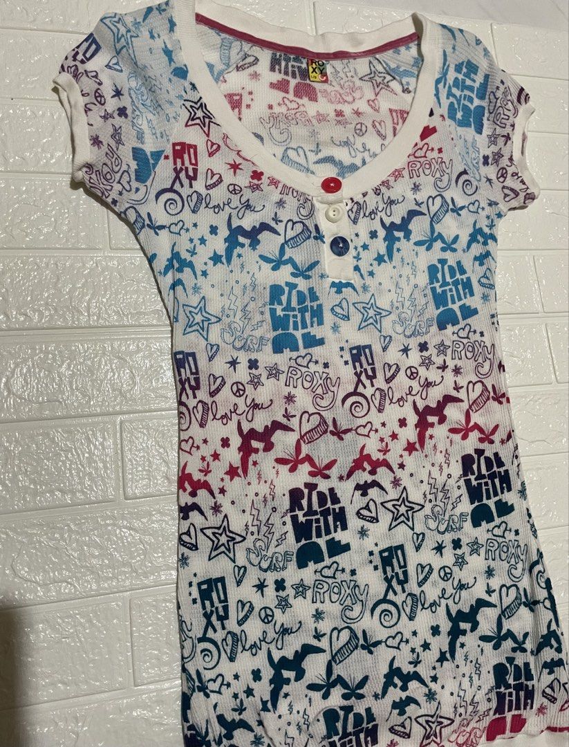 ROXY Mini Dress Waffle Knit Henley Graphic (Category: Dresses) located in Marilao. Submitted by clear_out_closet (Listing ID 1464293067, Image 2). Description: Item Details: 👇 • Brand: ROXY • Color: White with Multicolor Doodle Graphic Print • Official Product Name: GEELA • Material: 100% Cotton • Sizing: Tagged L/g (165/99) (Fits Women’s Small to Medium / Refer to flat measurements) • Condition Note: Excellent pre-loved condition with clean waf