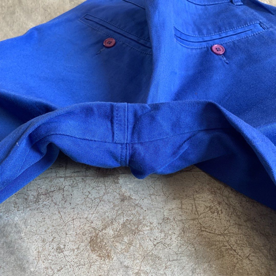 Royal Blue Chinos Pants (Category: Chinos) located in Manila. Submitted by emplysthrift. (Listing ID 1464192964, Image 3). Description: Royal Blue Chinos Pants Actual dimes on tapemeasure Waist "31 Length "40 Excellent Condition Colorrate: 9.5/10 Flaws: none Unli vouch/vc for safe transactions 📲 Location: Laspinas City, Metro Manila, Brngy Talon Uno. 📍 DM IF INTERESTED📥 - Bright blue straight-leg chinos - Made from cotton twill material - Feat