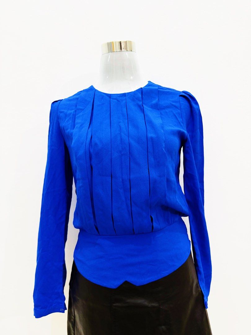 Royal Blue Long Sleeve Pleated Blouse (Category: Longsleeves) located in Manila. Submitted by e.louise (Listing ID 1464332929, Image 1). Description: - Vibrant royal blue long sleeve blouse - Features a stylish pleated front detail - Elasticated waist for a comfortable and flattering fit - Perfect for tucking into skirts or trousers - Easily dressed up or down for any occasion.