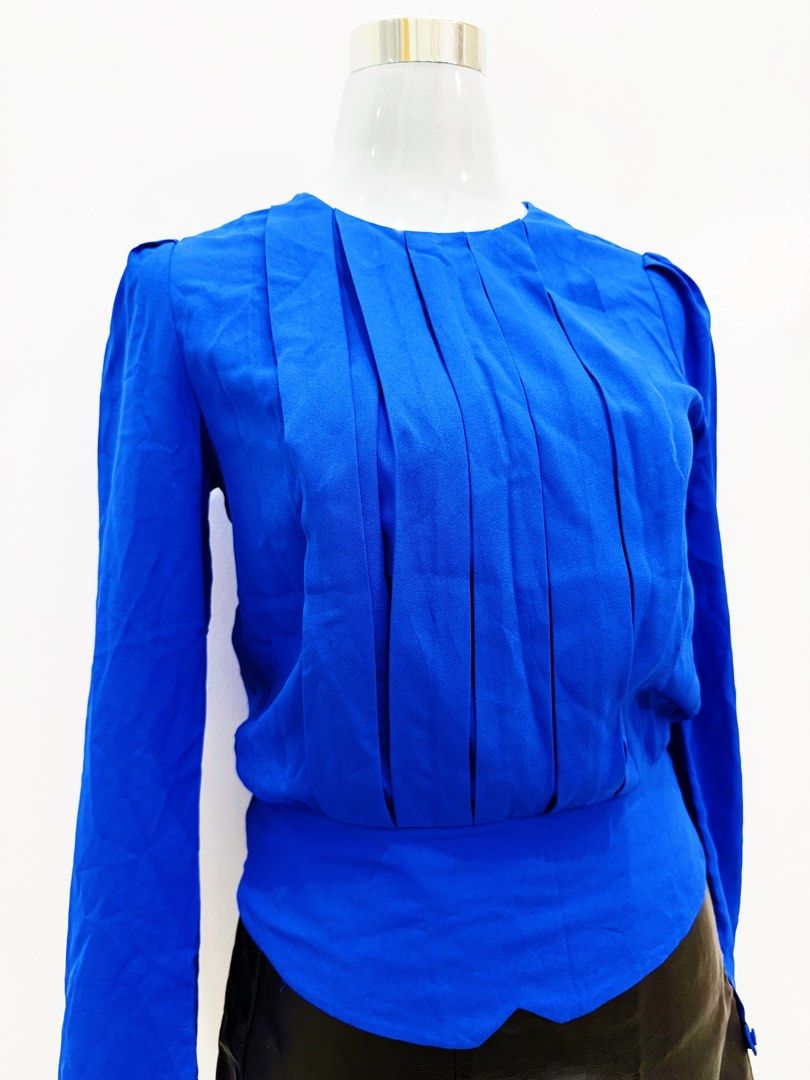 Royal Blue Long Sleeve Pleated Blouse (Category: Longsleeves) located in Manila. Submitted by e.louise (Listing ID 1464332929, Image 2). Description: - Vibrant royal blue long sleeve blouse - Features a stylish pleated front detail - Elasticated waist for a comfortable and flattering fit - Perfect for tucking into skirts or trousers - Easily dressed up or down for any occasion.