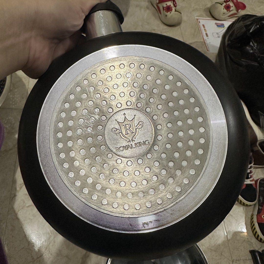 Royal King Non-Stick Frying Pan (Category: Cookware & Accessories) located in Kawit. Submitted by wevibevintage (Listing ID 1464299753, Image 2). Description: 8inches.