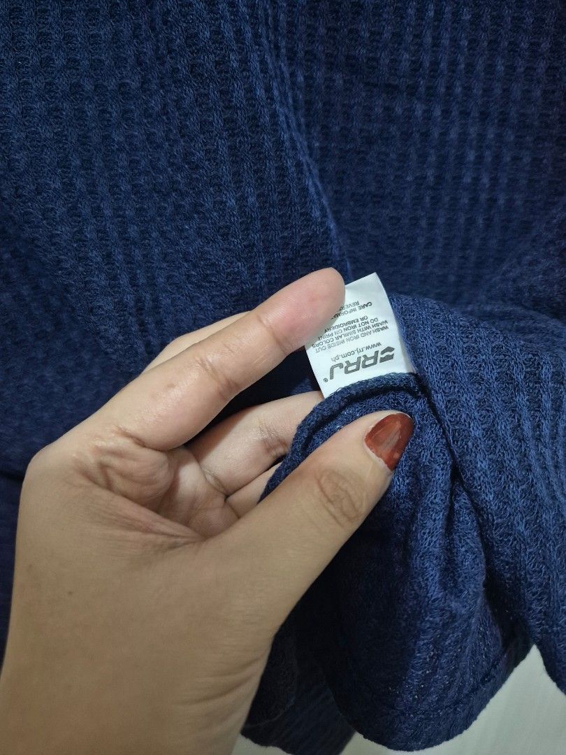 RRJ Navy Blue Textured Square Neck Top (Category: Sleeveless) located in San Mateo. Submitted by sellbypelle (Listing ID 1464223590, Image 2). Description: Pre Loved ITEM 🌸 Brand: RRJ W: 20(stretchable) L : 24 No Issue 📍 Location: Rizal 📦 +sf via J&T only ⏳ No rush shipping 💡 Actual color may vary slightly due to lighting and screen settings. .