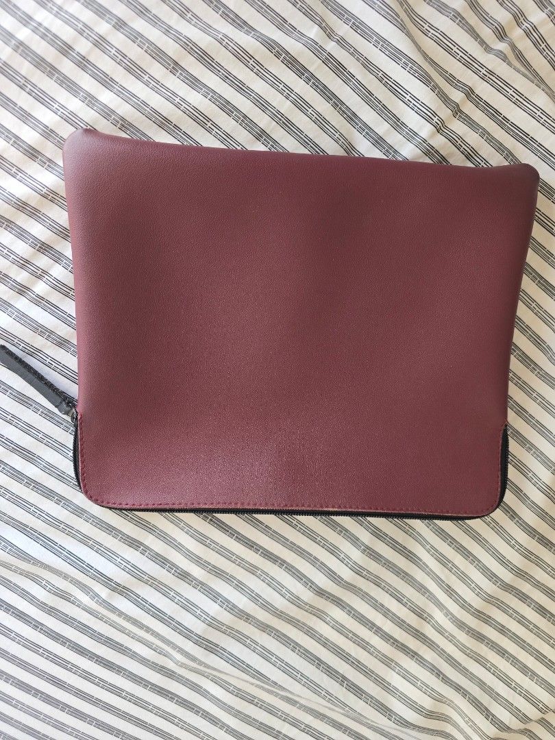 R.S. Kohn & Associates Consulting Engineer Document Holder (Category: Stationery & School Supplies) located in Paranaque City. Submitted by incognitopawikan (Listing ID 1464158448, Image 3). Description: - With flaws inside - Maroon document holder from R.S. Kohn & Associates - Secure zipper closure with a small leather pull tab.