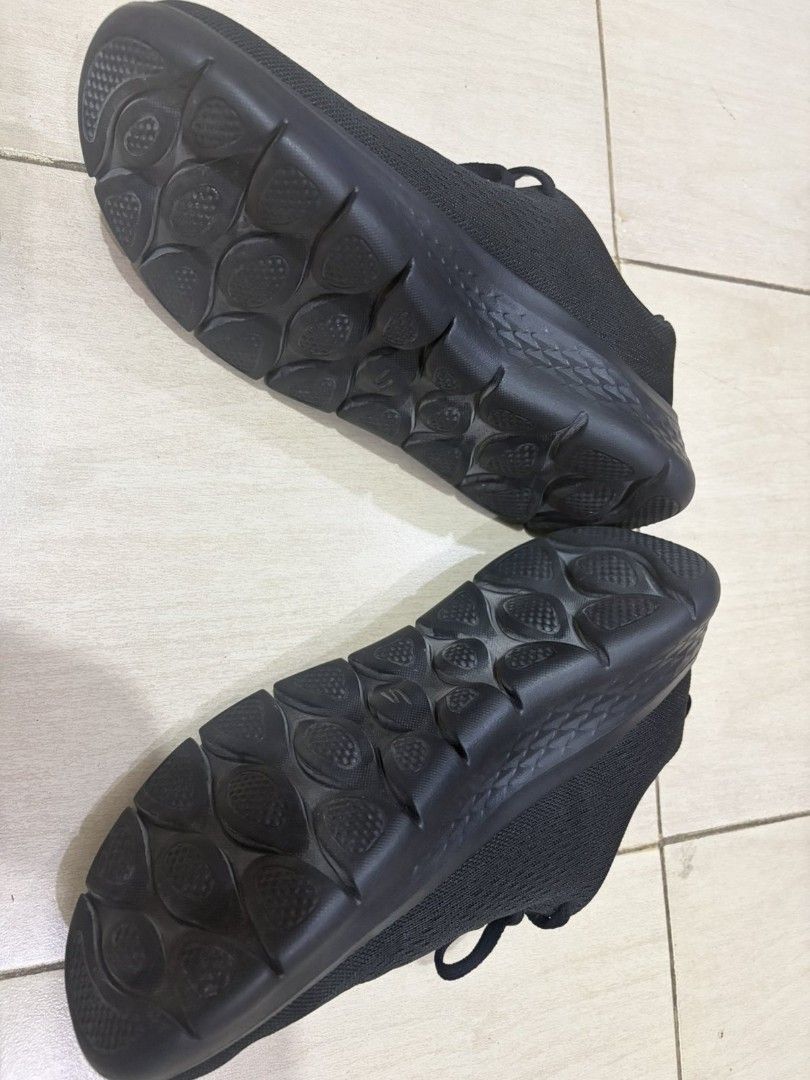 RUSH SALE❗️1.8k only! (Category: Sneakers) located in Manila. Submitted by brianna1003 (Listing ID 1464147494, Image 2). Description: - Black Skechers Go Walk sneakers - Breathable mesh upper - Goga Mat insole for ultimate comfort - Secure lace-up closure - Ideal for walking and everyday wear - Durable soles with excellent grip ✅️ Size 9 US / 6 UK (women) ✅️ Bought in Dubai 🇦🇪 ✅️ Good as new ✨️ ✅️ Excellent condition 👌 ✅️ RFS: Decluttering .