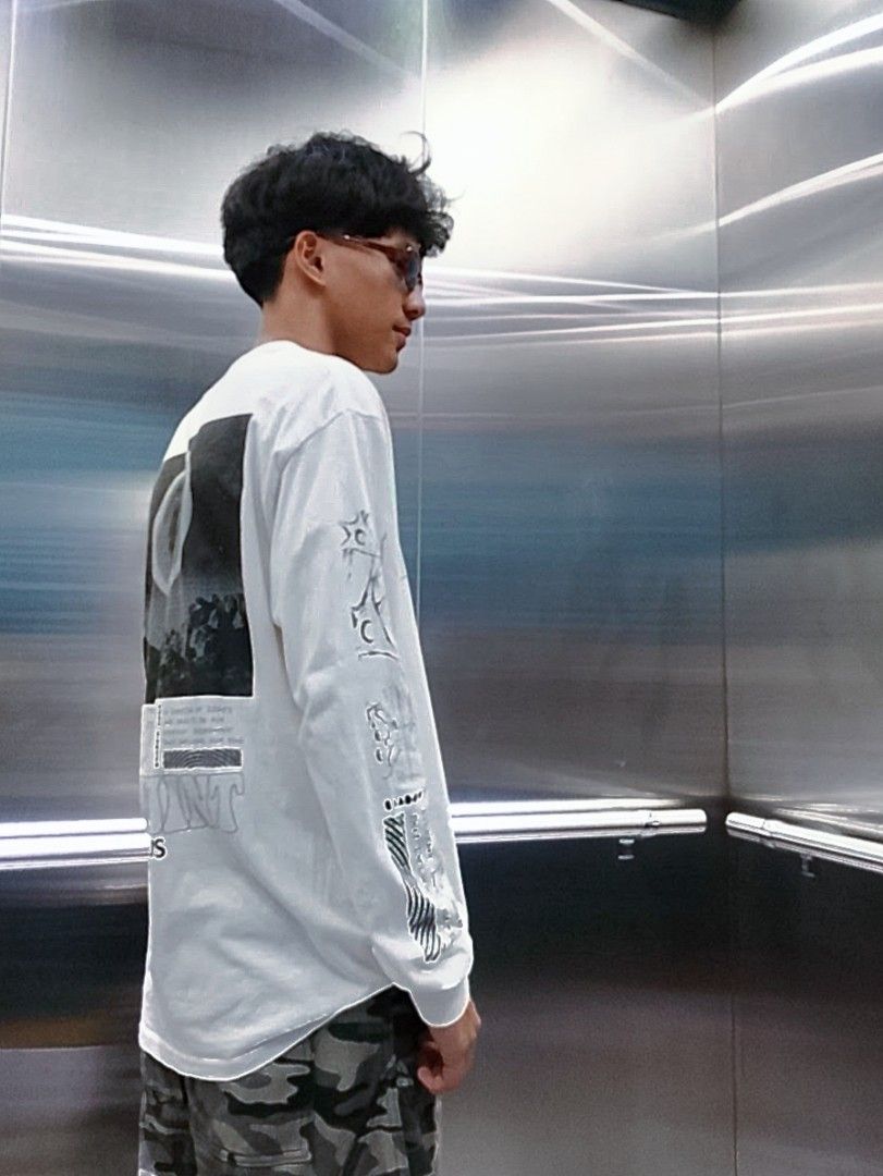SALE: graphic longsleeve (Category: Tshirts & Polo Shirts ) located in Taguig. Submitted by thriftdistrict999 (Listing ID 1464184006, Image 3). Description: s-m (can fit slightly up to large) items from our shop are thrifted, please manage your expectations.
