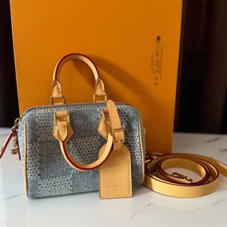 (Category: ) located in . Submitted by bagsandmanymanymore1 (Listing ID 1464143481, Image 1). Description: .