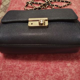 (Category: ) located in . Submitted by brandedbagspreloved (Listing ID 1464226651, Image 1). Description: .