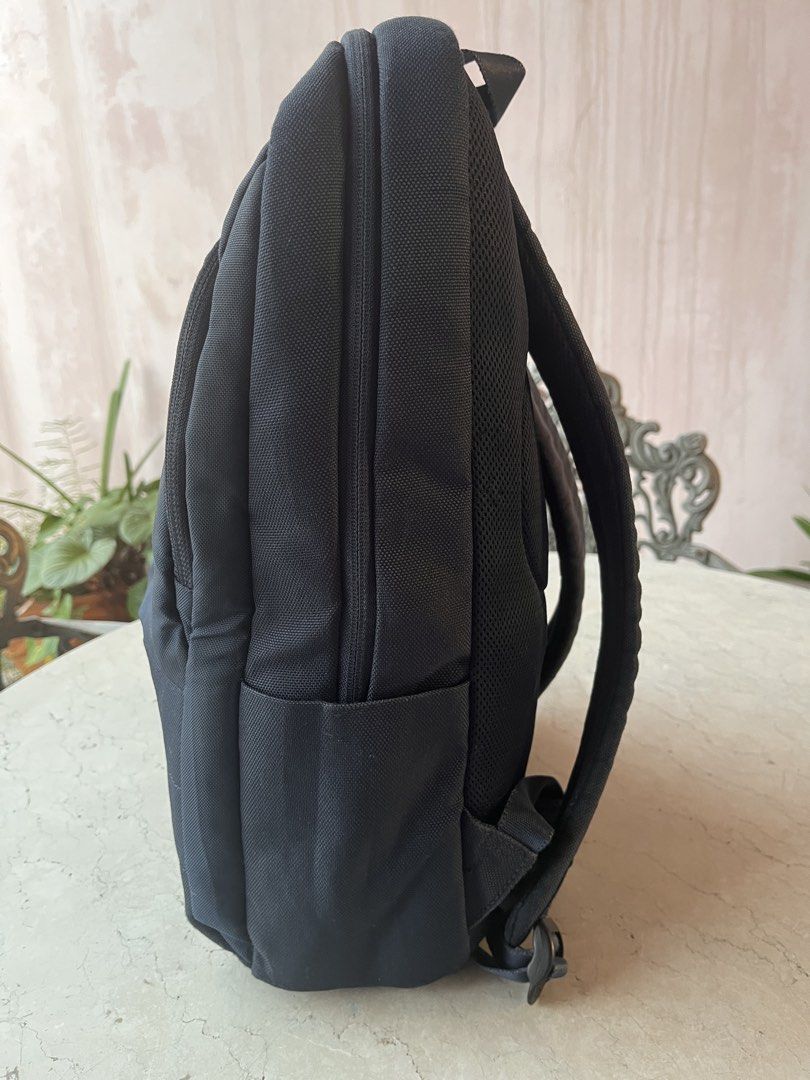 Samsonite Red Backpack (Navy Blue) (Category: Backpacks) located in Las Pinas. Submitted by pastel_rewind_ph (Listing ID 1464234290, Image 2). Description: Samsonite Red Backpack (Navy Blue) - Selling low, not using it anymore - with tags - can accommodate 16 inch laptops - Flaws: Damaged back panel padding, needs cleaning and replaced pullers (refer to photos) - offering free shipping from september to december 2026 only via SPX/J&T only - can r