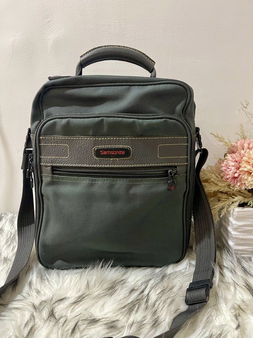 Vintage Samsonite Sling for Men (Category: Sling Bags) located in Teresa. Submitted by savvyonbranded (Listing ID 1464254032, Image 1). Description: 12 x 9.5 x 5 inches Sign of use on hardware pls check all photos .