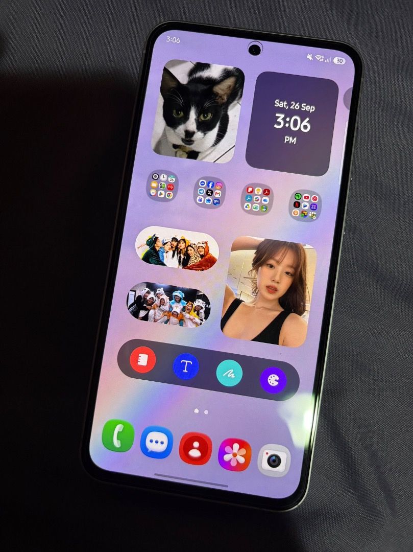 Samsung A55 5G (Category: Samsung) located in Cavite. Submitted by shairagjavier (Listing ID 1464209557, Image 3). Description: Bought 2024 Unit and box only, sorry sira na charger. RFS : upgraded to iphone 17 🥳.