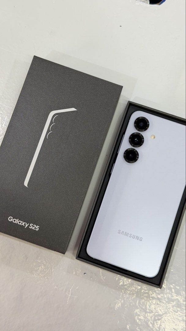 Samsung Galaxy S25 (Category: Samsung) located in San Juan City. Submitted by gadgetstationph (Listing ID 1464160131, Image 1). Description: Second Hand! Samsung Galaxy S25 256gb Icyblue - Smartlocked - With Box and Charger #samsungs25.