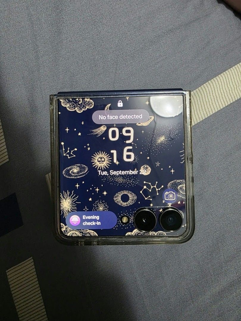 Samsung Galaxy Z Flip7 (Category: Samsung) located in Caloocan City. Submitted by krystellao (Listing ID 1464178420, Image 1). Description: Samsung Galaxy Z Flip7 256 GB Color Blue Purchased Aug 2025 No known issues lost the receipt RFS: Phone upgrade.