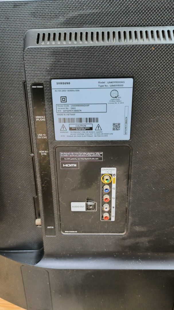 Samsung LED TV Basic 40 inch (Category: TV) located in Pateros City. Submitted by von282 (Listing ID 1464247041, Image 3). Description: Location : Pateros The Samsung UA40M5000AG (model code UA40M5000AGXXP) is a 40-inch Full HD basic LED television. ❗Please see attached pictures for reference ❗Issue: Replaced back light year 2025 ❗Issue: Hairline vertical black line (barely noticeable) appeared this August 2026 (when it was not used) 👍🏼 RFS: De