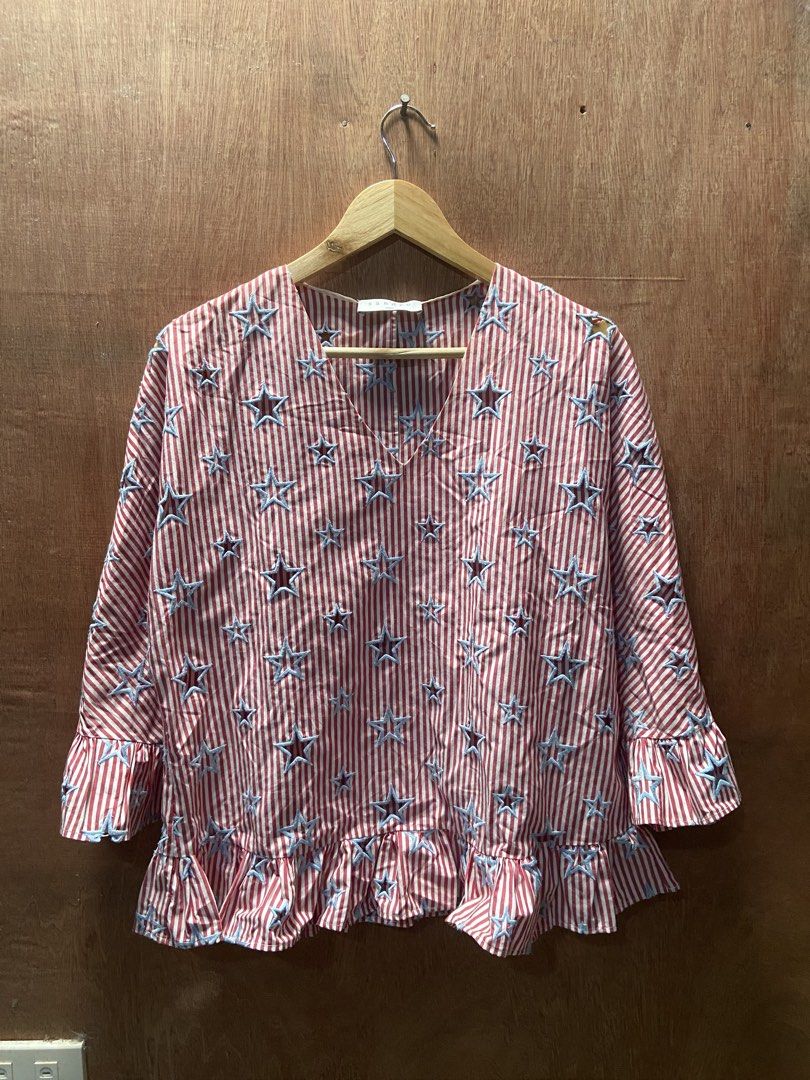 SANDRO PARIS STAR DESIGN (Category: Blouses) located in Naga. Submitted by lux.shirt.ph (Listing ID 1464159177, Image 1). Description: SANDRO PARIS SIZE:3 DIMES:22x24 CONDITION:GOOD COLOR RATE:9.3/10 ISSUE:NONE.