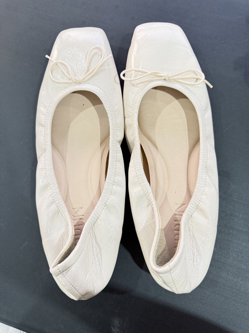 Sappun size 250 (Category: Flats & Sandals) located in Legazpi City. Submitted by Tagged_phl (Listing ID 1464218772, Image 1). Description: Bought in South Korea Size 250 best fits size 7.5-8US.
