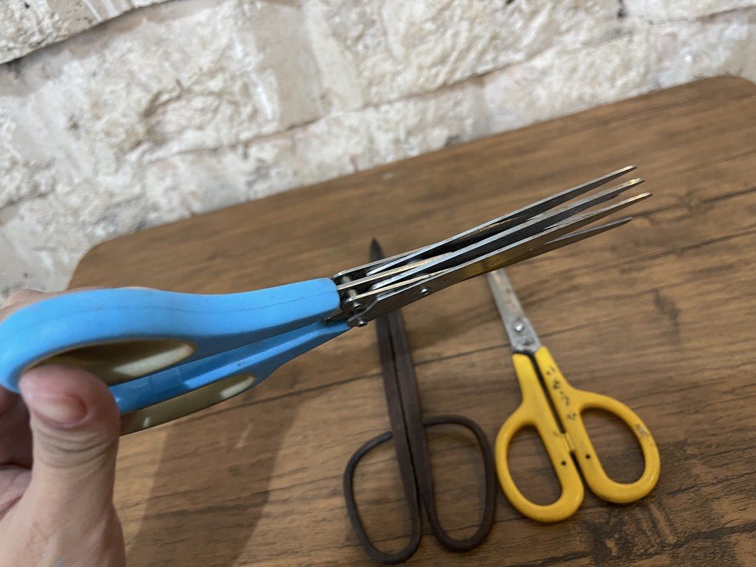 scissor set (Category: Stationery & School Supplies) located in San Fernando. Submitted by dntjapansurpluselyu (Listing ID 1464271909, Image 2). Description: .