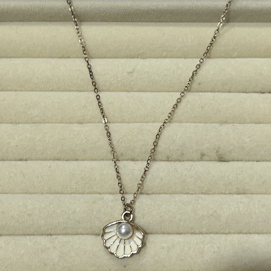 FREE Seashell Necklace (Category: Necklaces) located in Paranaque City. Submitted by simplylizzy (Listing ID 1464349590, Image 1). Description: buy anything from our shop and get this for free.