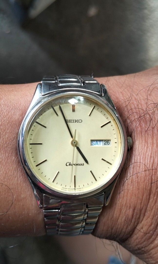 Seiko chronos vintage Quartz (Category: Men's Watches) located in San Jose. Submitted by lenlorie3649 (Listing ID 1464224655, Image 2). Description: Seiko chronos vintage Quartz light champagne dial clean Dial makapal ang glass parang lens dome glass watch only.