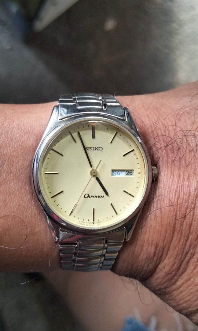 Seiko chronos vintage Quartz (Category: Men's Watches) located in San Jose. Submitted by lenlorie3649 (Listing ID 1464224655, Image 1). Description: Seiko chronos vintage Quartz light champagne dial clean Dial makapal ang glass parang lens dome glass watch only.