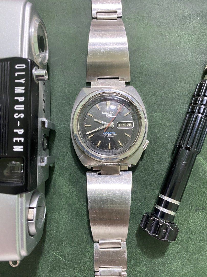 Seiko sports 70 proof (Category: Men's Watches) located in Cebu City. Submitted by unoverse_vntg (Listing ID 1464302329, Image 2). Description: ref 6119-6020 sports 70 proof 38mm size automatic 21 jewels all working rotating minute track with rare vintage 1960s seiko bracelet asking price is only 6,500php .