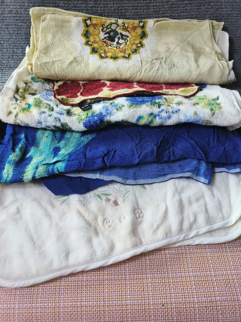 Set of 4 Assorted Patterned Handkerchiefs/Small Towels (Category: Handkerchief & Pocket Squares) located in San Leonardo. Submitted by burgossanleonardo.12345 (Listing ID 1464182238, Image 1). Description: - Set of 4 assorted handkerchiefs or small towels. - Designs include: floral rose pattern, deep blue tie-dye, cream with embroidered crest, and cream with embroidered initials. - Versatile: suitable for everyday use or as decorative accents..