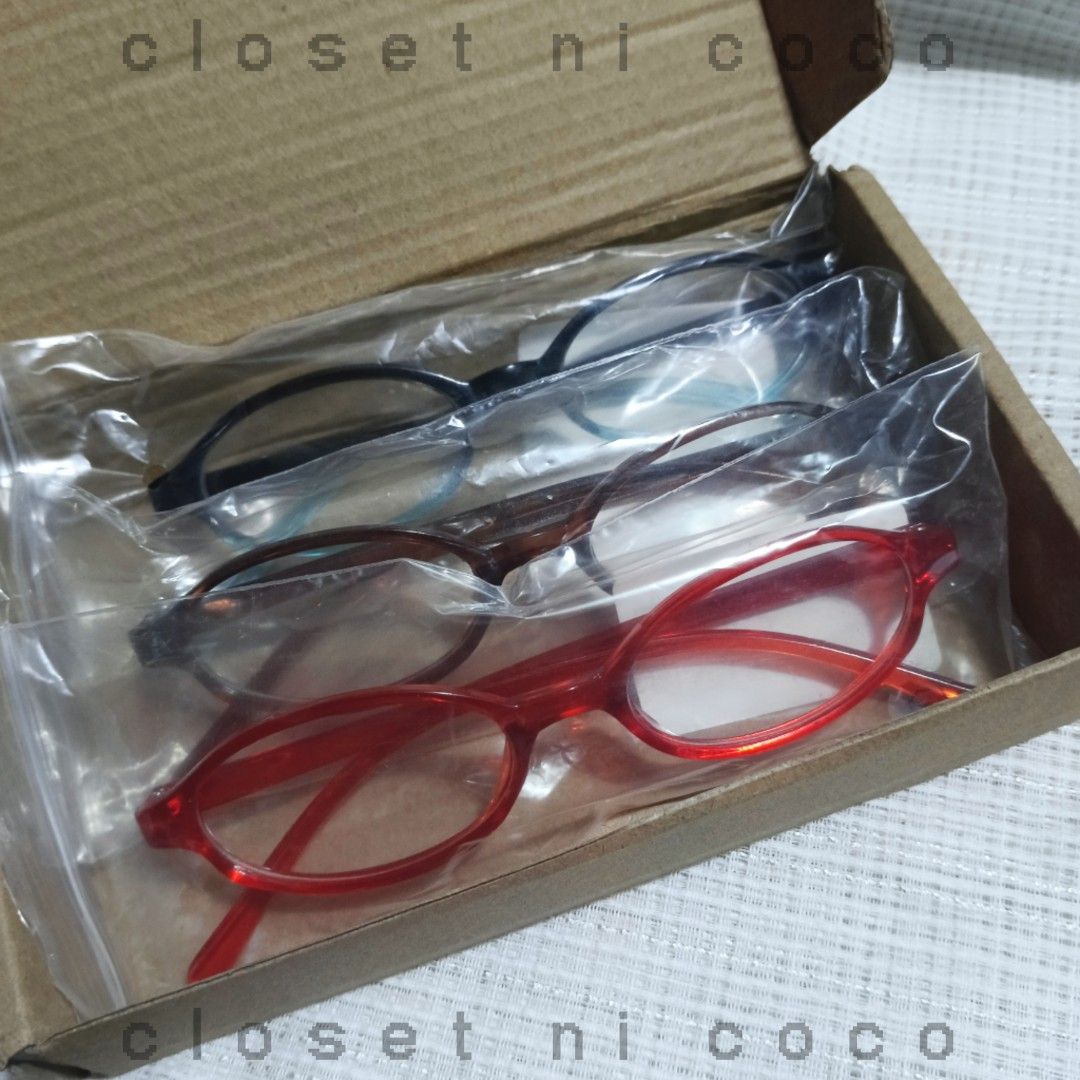 [SET] Y2K Retro Oval Bayonetta Glasses / aesthetic specs circle thin (Category: Sunglasses & Eyewear) located in Cainta. Submitted by closetnicoco (Listing ID 1464237363, Image 2). Description: SOLD AS SET rfs: never used !! might as well give them to someone who will quality is definitely better than those sold for cheaper. i've had the cheap versions and these are a bit pricier and better quality because they're meant to have graded lenses if y