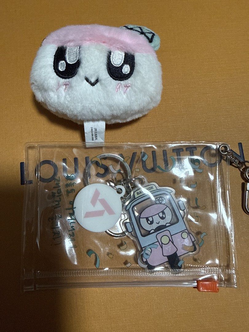 Seventeen Bongbongie Keyring (Category: K-Wave Merchandise) located in Quezon City. Submitted by sbcarrot (Listing ID 1464234001, Image 1). Description: 550 each, 1000php if set.