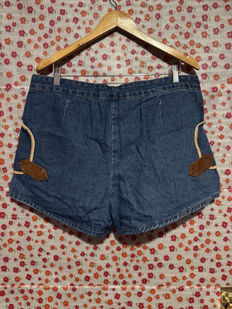 Sexy plus short with fix belt (Category: Shorts) located in Bacoor. Submitted by teneleven_apparel (Listing ID 1464278801, Image 2). Description: Measurement ( based on measure tape: 37x13L Condition: never been worn 📍 Jnt or lalamove.