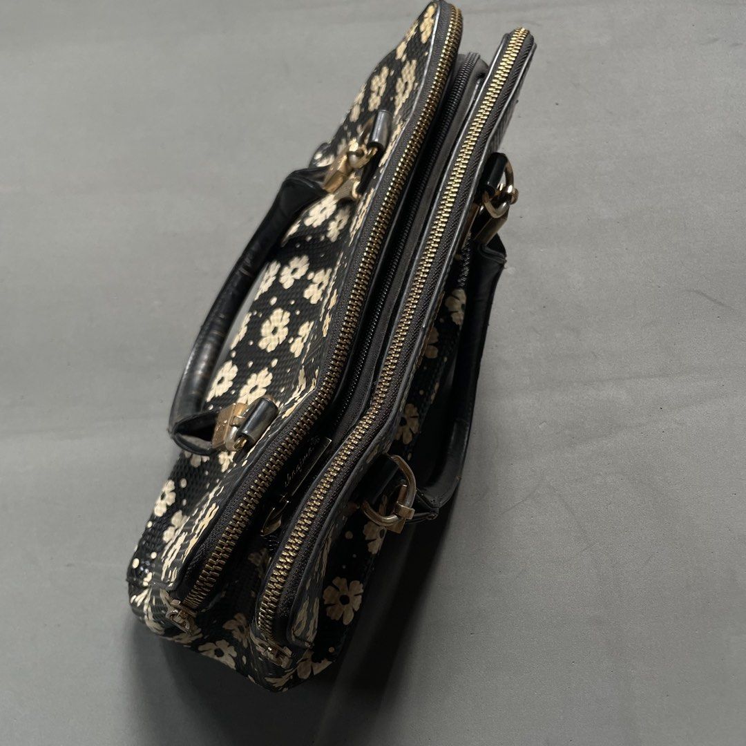 SHAQIMA BAG (Category: Sling Bags) located in Liloan. Submitted by retro_ken_finds (Listing ID 1464151953, Image 3). Description: 🔻Details🔻 SHAQIMA BAG 📐𝐌𝐞𝐚𝐬𝐮𝐫𝐞𝐦𝐞𝐧𝐭 ( 𝒊𝒏 𝒊𝒏𝒄𝒉𝒆𝒔 ) •N/A • ᴄᴏɴᴅɪᴛɪᴏɴ: 9/10 • ᴄᴏʟᴏʀ ʀᴀᴛᴇ: 9/10 _______________________________ 🅼🅸🅽🅴: 580 _______________________________ ⚠️ 𝑷𝒂𝒚𝒎𝒆𝒏𝒕 𝒇𝒊𝒓𝒔𝒕 /𝑵𝒐 𝑪𝑶𝑫 /+𝑺𝒉𝒊𝒑𝒑𝒊𝒏𝒈 ⚠️ 𝑵𝒐 𝒅𝒆𝒍𝒆𝒕𝒊𝒏𝒈 𝒄𝒐𝒎𝒎𝒆𝒏𝒕𝒔 /𝑵𝒐 𝒓𝒆𝒇𝒖𝒏𝒅 🚨 NOTE
