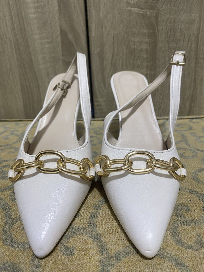 Shein Brand (Category: Heels) located in Manila. Submitted by chami-jp-collection (Listing ID 1464301301, Image 3). Description: Once lang na gamit may konting stain sa gilid na dikit sya sa black heels koo but the rest are all good😊 size 8 Sa japan ko sya na bili sa shein.