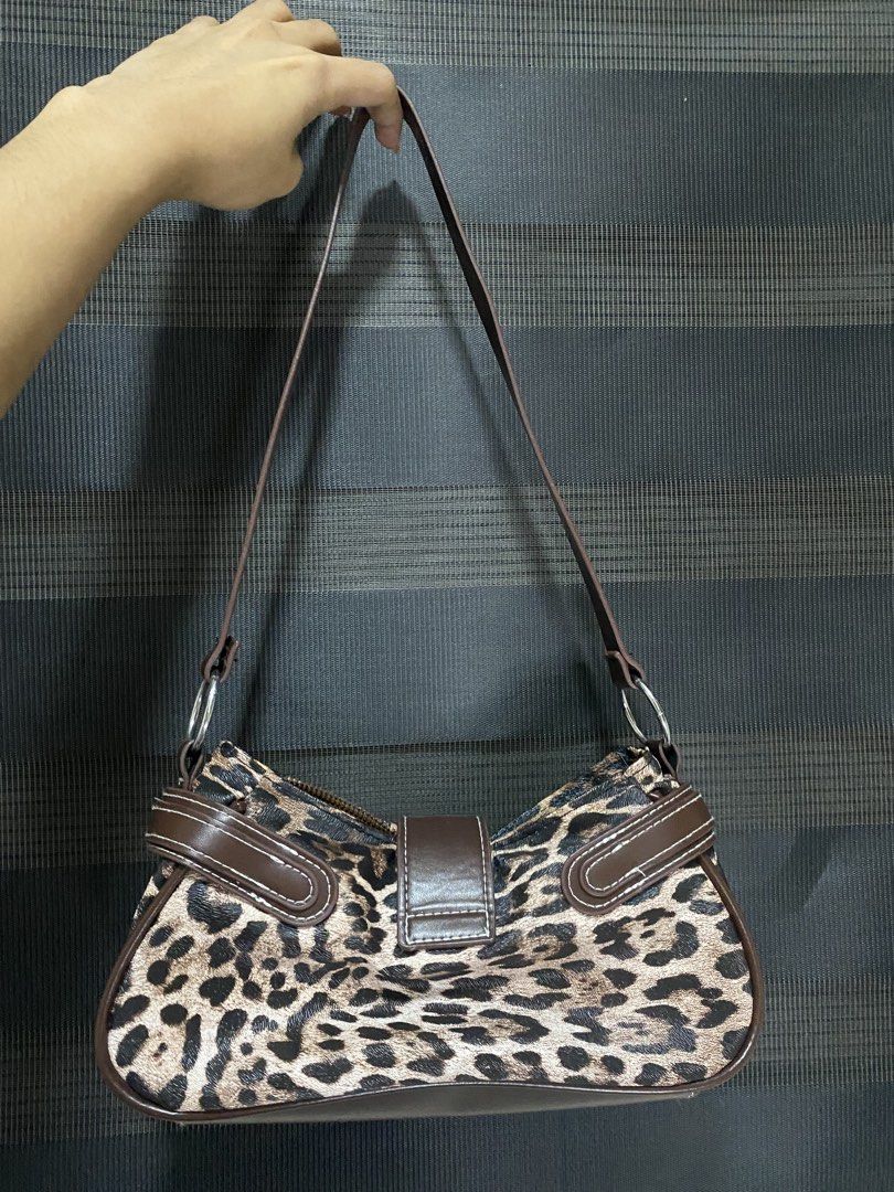 Shein Leopard y2k shoulder bag (Category: Shoulder Bags) located in Manila. Submitted by jelz_ph (Listing ID 1464178456, Image 3). Description: - No issue - Normal signs of use (cleaning) - Check the pics for deets.