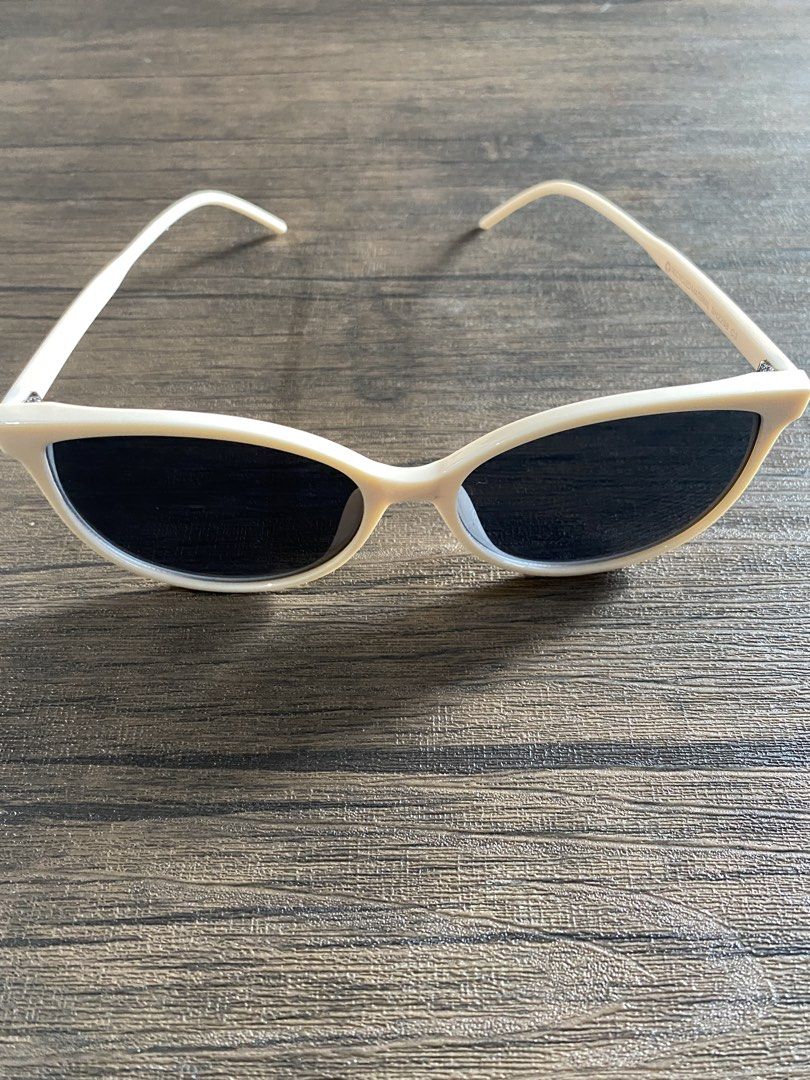 Shield Cat Eye Sunglasses Cream Frame (Category: Sunglasses & Eyewear) located in Quezon City. Submitted by jiujitsu_la (Listing ID 1464167692, Image 2). Description: - Brand: Shield - Style: Cream colored cat eye sunglasses - Frame Color: Light cream - Lens Color: Dark - Features: Stylish, good for everyday wear, excellent sun blocking.
