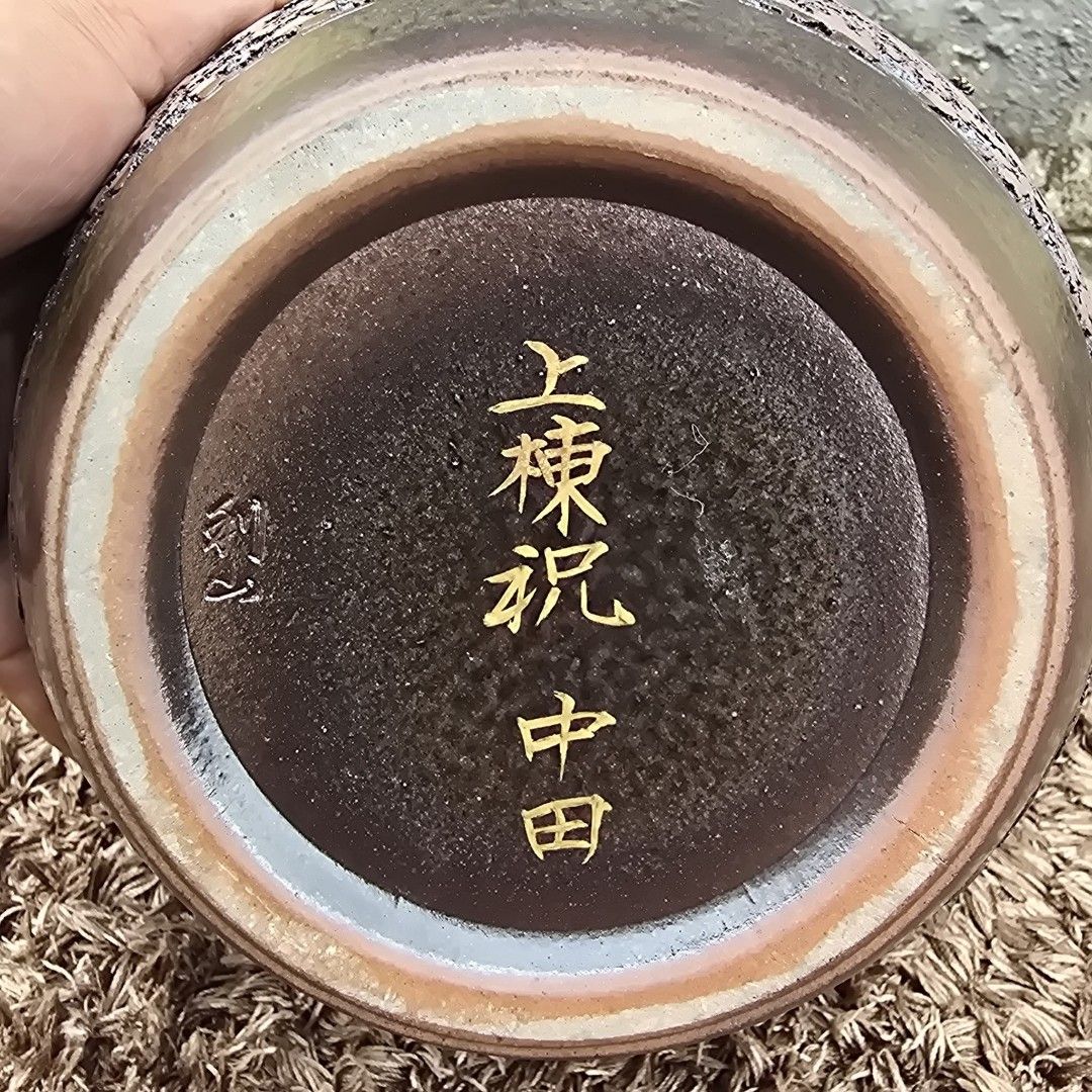 Shigaraki Ware Stone Vasen from Japan (Category: Vases & Decorative Bowls) located in Antipolo. Submitted by millennialthrifter (Listing ID 1464150977, Image 3). Description: 🔥 AUTHENTIC JAPANESE SHIGARAKI WARE - 1499 PESOS ✅ Japanese Shigaraki Ware (with sticker and signature below) ✅ Made in Japan 🇯🇵 ✅Heavy, substantial pottery ✅Beautiful textured finish ✅Size: 19cm height, 26cm circumference Beautiful Shigaraki-yaki pottery jar/vase from Ja