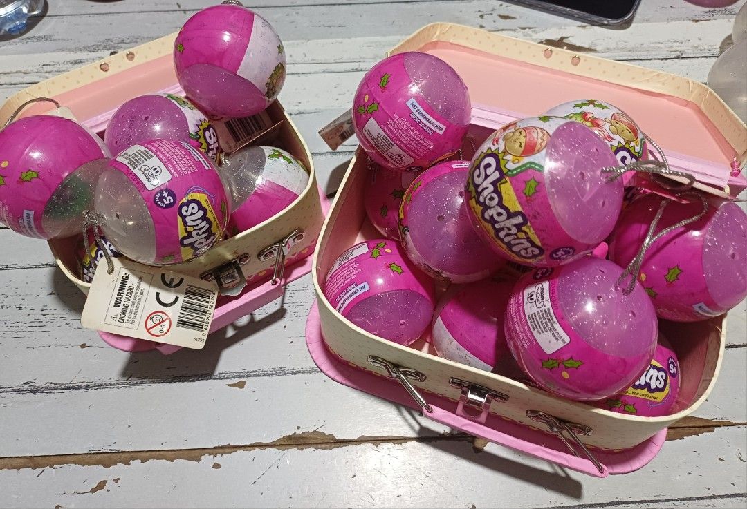 Shopkins Bauble Balls - 2016 Christmas Edition (Category: Kids Toys) located in Manila. Submitted by mangotango12 (Listing ID 1464236930, Image 2). Description: UNOPENED Shopkins Bauble Balls - 2016 Christmas Edition /16 to collect! Experience the nostalgia of Shopkins unboxing ✨️✨️ Inclusions: - 1 Bauble - 2 Shopkins DOES NOT include Hello Kitty box/luggage. Only for display. 3rd slide is full 16 collection to collect from this collection (2016 