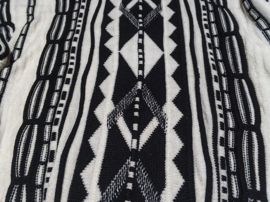 SHUTERN Geometric Sweater (Category: Coats, Jackets and Outerwear) located in Baguio. Submitted by oberdosed (Listing ID 1464347921, Image 3). Description: SHUTERN Geometric Sweater A patterned statement knit perfect for adding visual interest to a simple outfit. Measurements: Length: 24" | Width: 21" | Sleeves: 20.5".