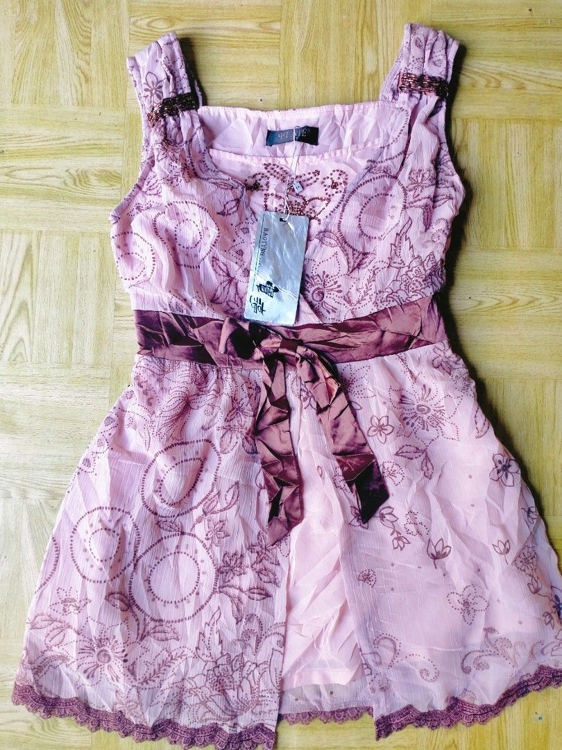 Silk pink beaded top (Category: Sleeveless) located in Maco. Submitted by nothingabove300shop (Listing ID 1464283520, Image 2). Description: 2 available babydoll size- Large and small no flaws with tag silk fabric 350 each.