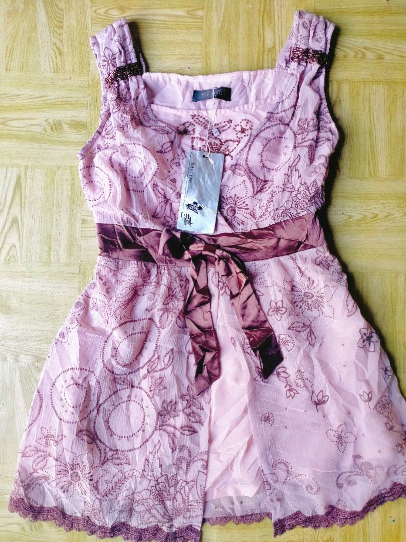 Silk pink beaded top (Category: Sleeveless) located in Maco. Submitted by nothingabove300shop (Listing ID 1464283520, Image 1). Description: 2 available babydoll size- Large and small no flaws with tag silk fabric 350 each.