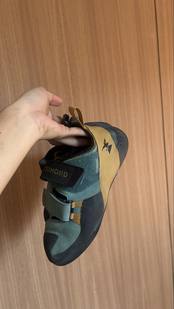 Simond vertika skratch climbing shoes (Category: Other Sports Equipment and Supplies) located in Manila. Submitted by incendioalex (Listing ID 1464228373, Image 2). Description: Used for 3months (check photo for the size) Message me for receipt proof .