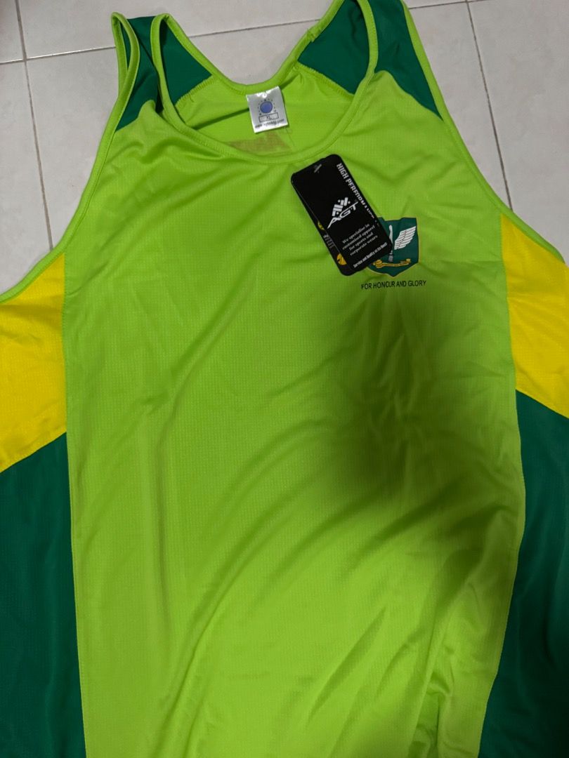 Singlet CDO (Category: Activewear) located in Singapore. Submitted by thedeclutteringdeals (Listing ID 1464338651, Image 1). Description: .